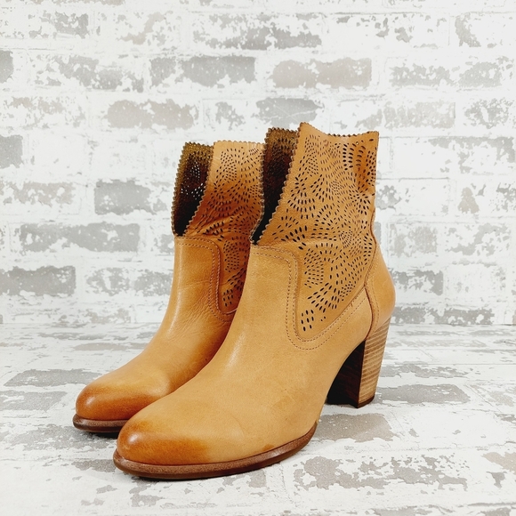 UGG Thames Tan Brown Leather Almond Toe Fold Over Lasercut Heeled Boots i420 - Picture 2 of 12